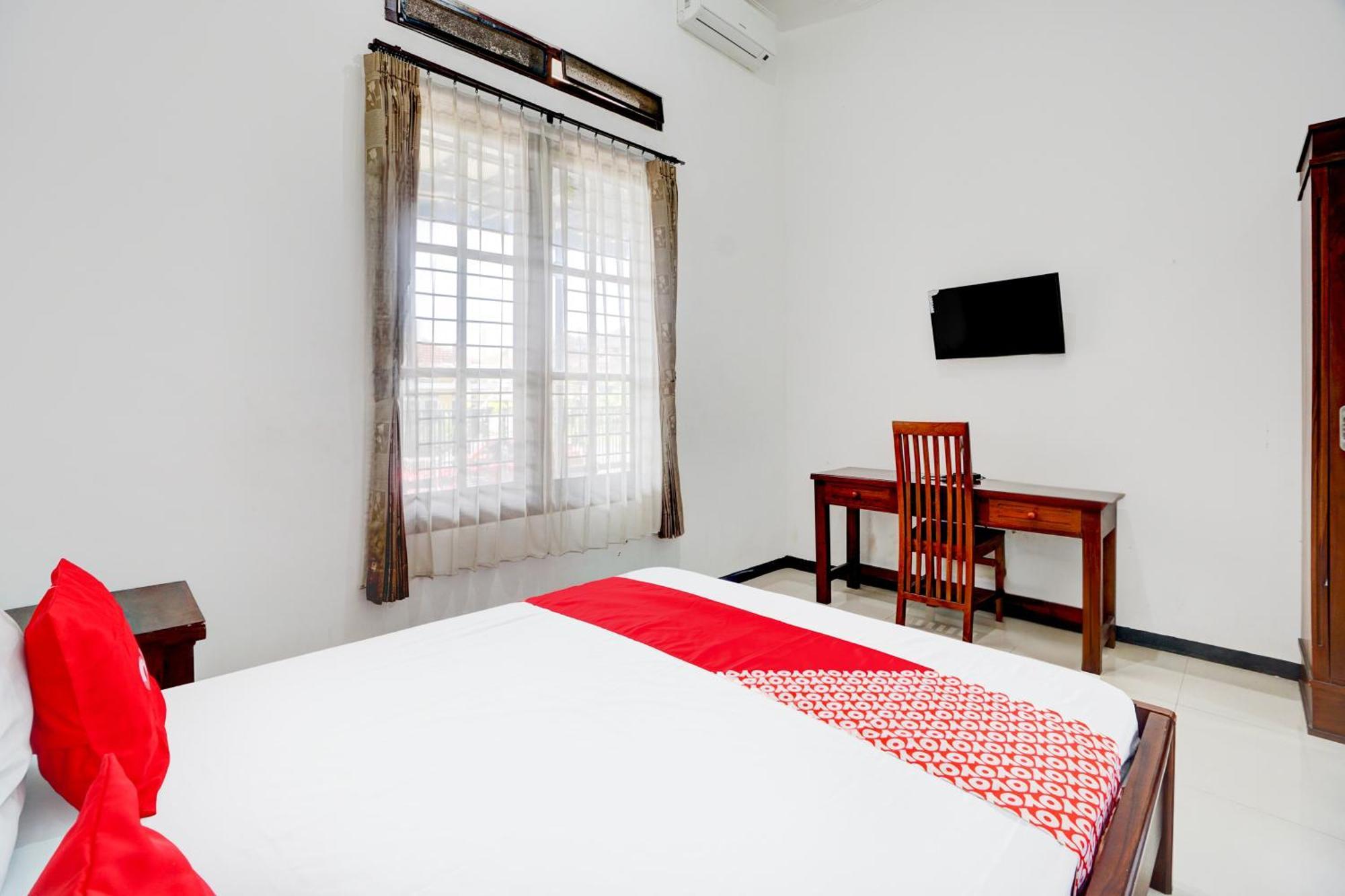 Oyo Life 93083 Nova Jaya 3 Homestay Syariah Lamongan Exterior foto
