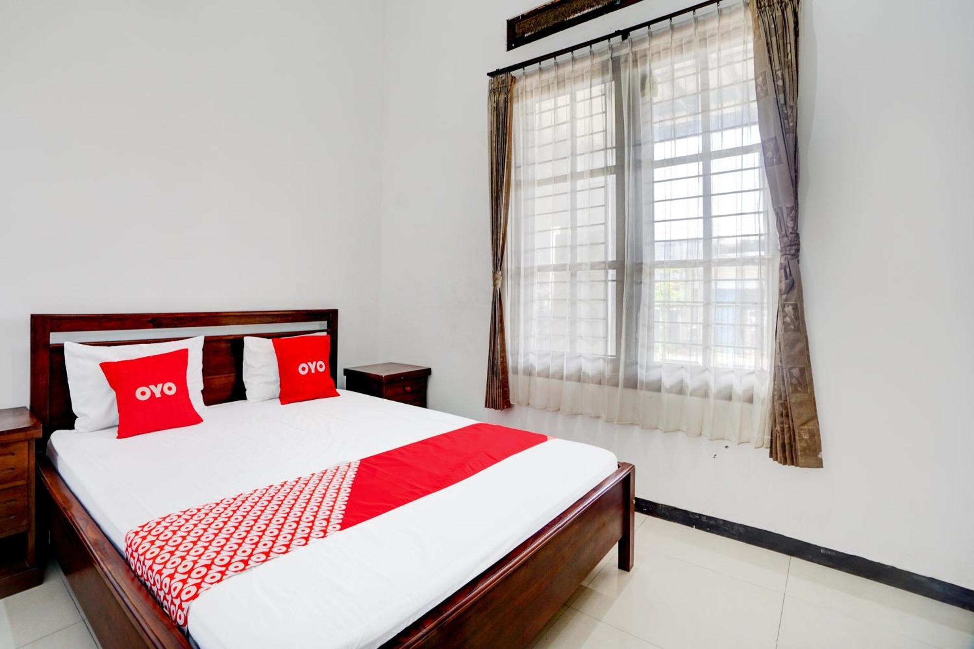Oyo Life 93083 Nova Jaya 3 Homestay Syariah Lamongan Exterior foto