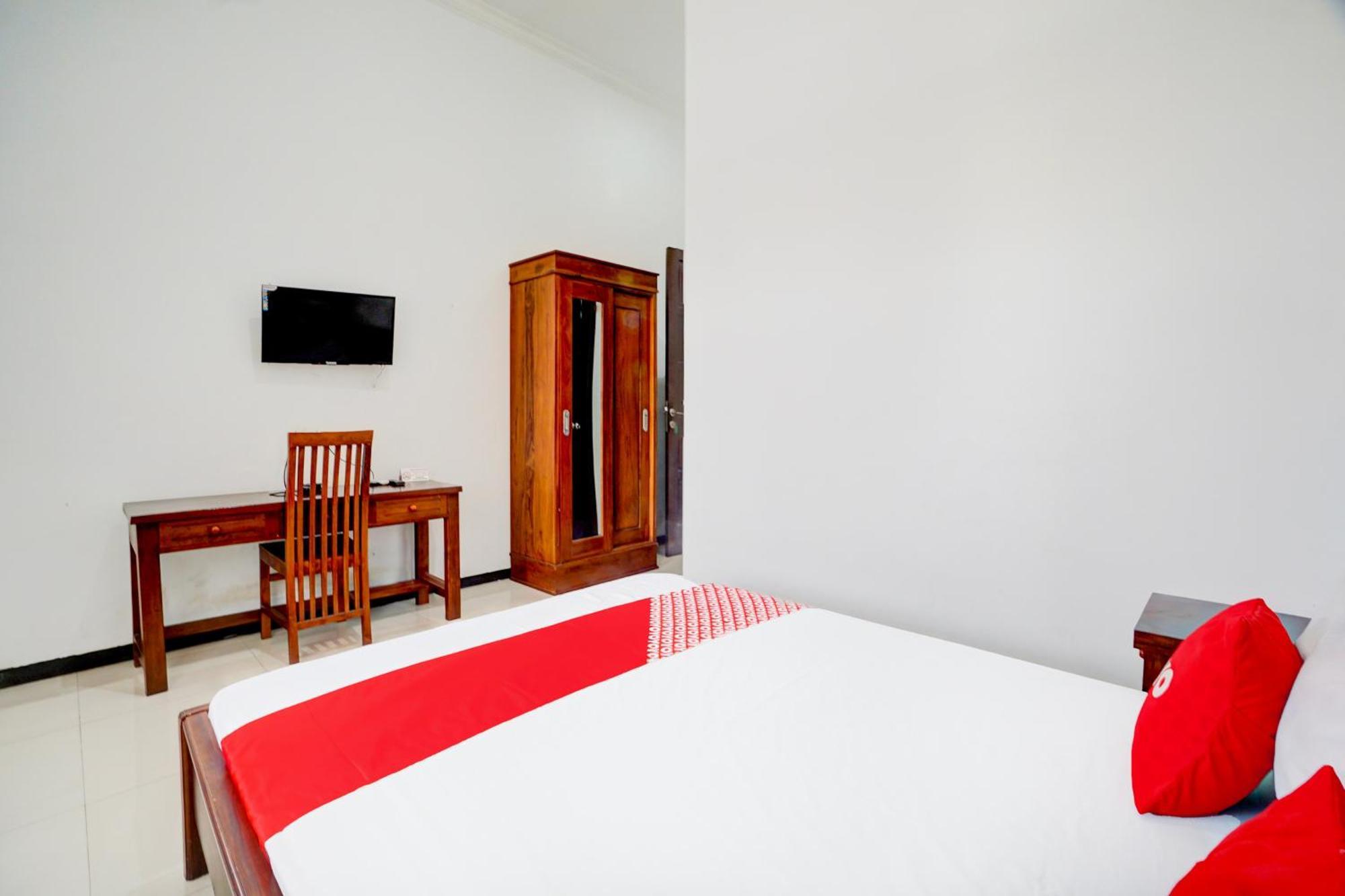 Oyo Life 93083 Nova Jaya 3 Homestay Syariah Lamongan Exterior foto