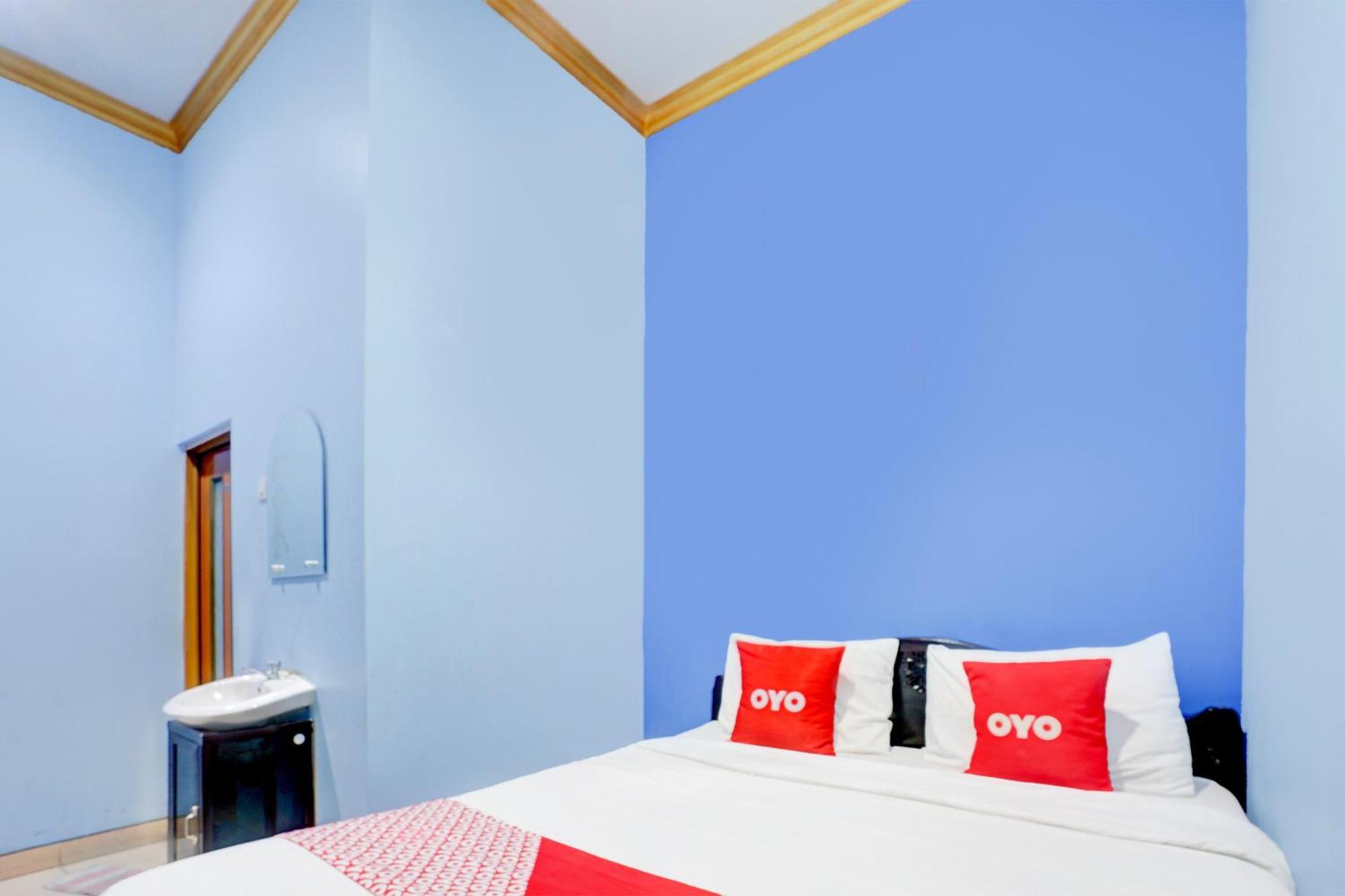 Oyo Life 93083 Nova Jaya 3 Homestay Syariah Lamongan Exterior foto