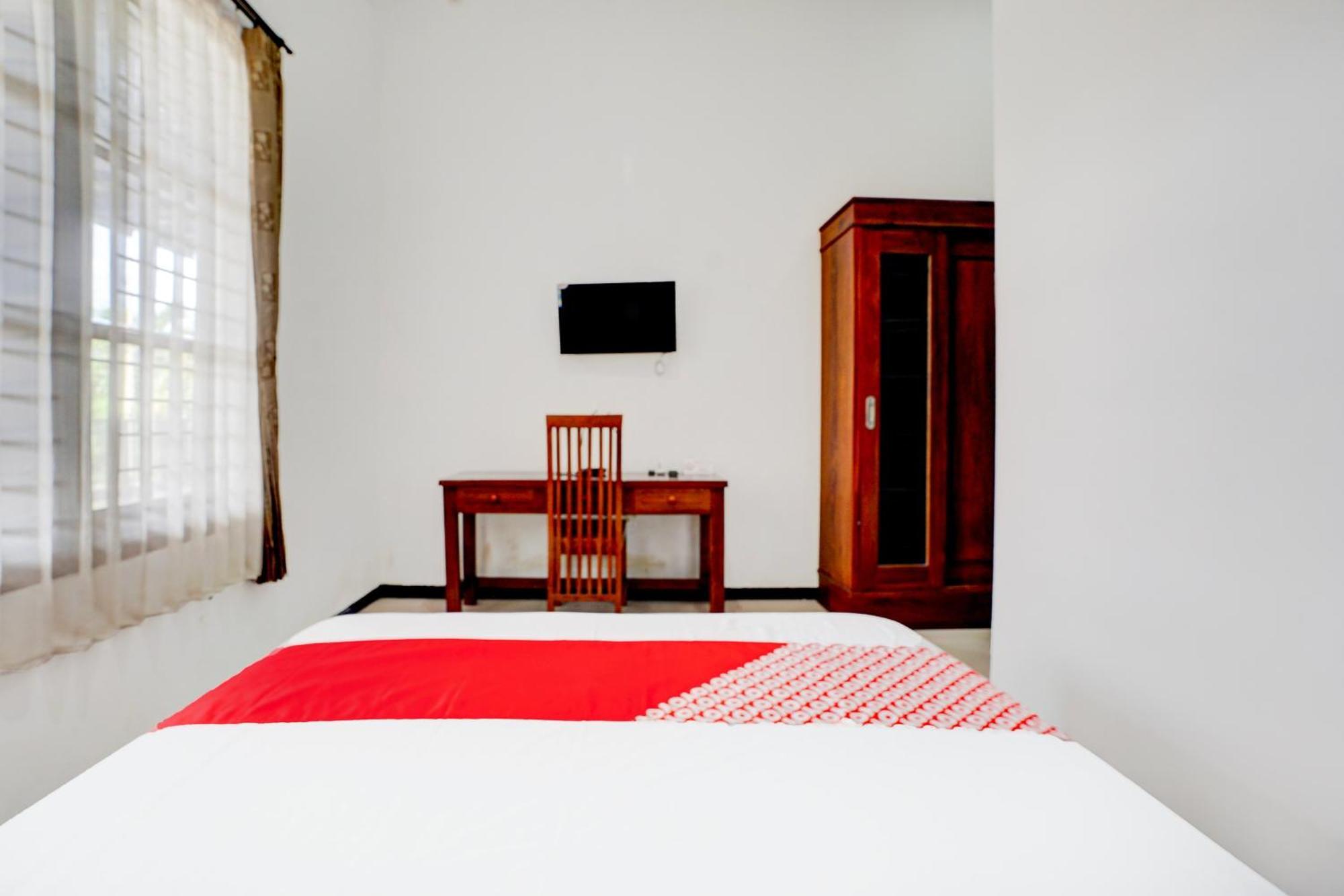 Oyo Life 93083 Nova Jaya 3 Homestay Syariah Lamongan Exterior foto